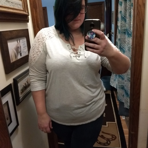 Lace Detail 3/4 Sleeve Raglan Top Size 3 Runs Small - Picture 7 of 8